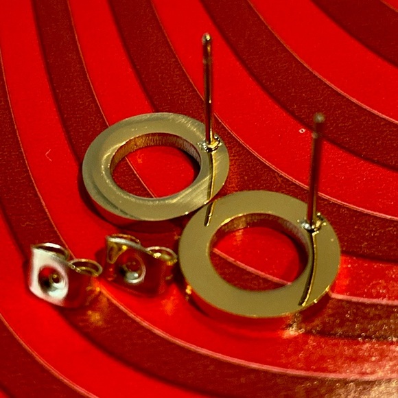 New CARTIER collection yellow gold tone Love earnings ⭐️⭐️⭐️⭐️ - Picture 11 of 13